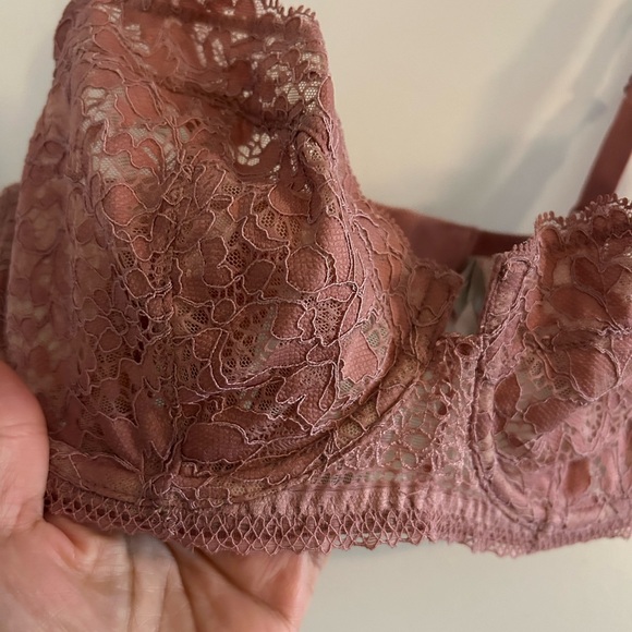 REVEAL LINGERIE • Rose Laced Bra • 34DD • - Picture 3 of 8